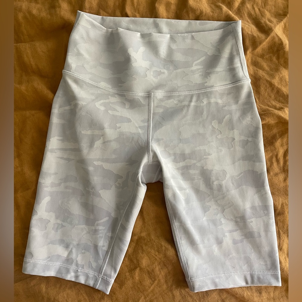 Lululemon wunder under 10” bike shorts gray camouflage